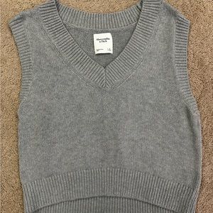 Abercrombie sweater vest- size S gray- NEVER WORN